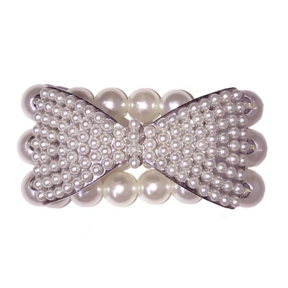 VINTAGE • Pearl Silver Flex Bow Stretch Bracelet - Picture 1 of 3